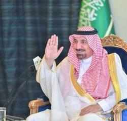 سمو أمير الحدود الشمالية يعايد رؤساء المحاكم في المنطقة عبر الإتصال المرئي