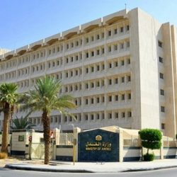 “الداخلية” تعلن صدور الموافقة الكريمة على رفع منع التجول بشكل كامل بدءاً من السادسة من صباح الغد