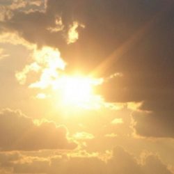 العيادات الطبية المتنقلة لمركز الملك سلمان للإغاثة في مديرية عبس بحجة تواصل تقديم خدماتها العلاجية