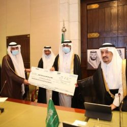 شباب وفتيات القحمة يصدحون بأهازيج البحارة في مينائها التاريخي