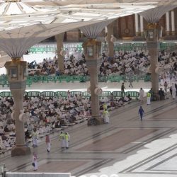 أربعة سعوديون يخترعون خوذة ذكية لخدمة مرضى الشلل التام