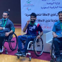 ‏أمير عسير يكرم لجنة التنمية الاجتماعية الأهلية بالشعف