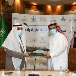 أمير منطقة مكة يُكرم عدداً من رجال الأمن نظير سرعة إلقاء القبض على متورطين في جريمتي قتل