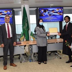 مليون طالب وطالبة في الرياض يختبرون الفصل الدراسي الأول “عن بعد”