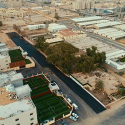 “البيئة” تصادر135 طنًا من الحطب المحلي مخبأة داخل مستودع مخالف بالرياض