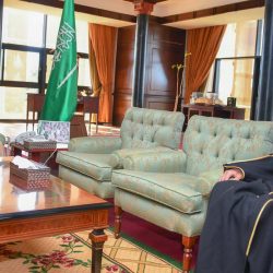 مركز الملك سلمان للإغاثة يوزع 1,099 حقيبة مدرسية في مديرية سيحوت بمحافظة المهرة