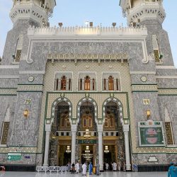 شرطة منطقة عسير : القبض على (5) أشخاص من موظفي إحدى الشركات الأمنية بعد ثبوت تواطؤهم في التخطيط لسرقة مبلغ مليون ريال من سيارة نقل أموال