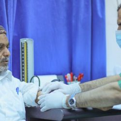 مركز الملك سلمان للإغاثة يوزع أكثر من 53 طناً من السلال الغذائية في حي الشاطئ بولاية غرب دارفور السودانية