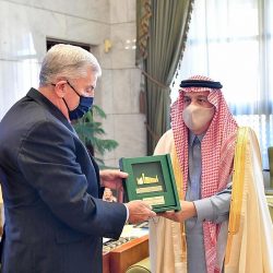 سمو الأمير فيصل بن خالد بن سلطان يستقبل رؤساء جمعيات البر ونماء التطوعية وكفل لرعاية السجناء برفحاء