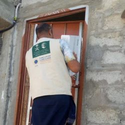 العيادات الطبية التغذوية المتنقلة لمركز الملك سلمان للإغاثة تواصل تقديم خدماتها العلاجية في مديرية الخوخة بالحديدة