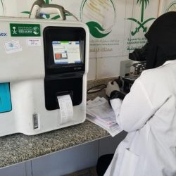 مركز الملك سلمان للإغاثة يوزع 3,850 كرتون من التمور في مديرية الغيضة بمحافظة المهرة
