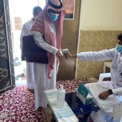 العيادات الطبية التغذوية المتنقلة لمركز الملك سلمان للإغاثة تواصل تقديم خدماتها العلاجية في مديرية الخوخة بالحديدة