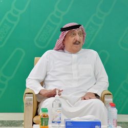 سمو الأمير تركي بن طلال يتلقى الجرعة الأولى من لقاح كورونا