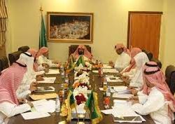 رئيس جامعة الملك عبدالعزيز يدشن مركز التحصين ضد فيروس كورونا