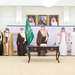 مدرسة وادي طوى الابتدائية بالهفوف تكرم معلميها المتميزين