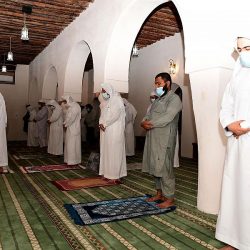 الشؤون الإسلامية تغلق 11 مسجداً مؤقتاً في 6 مناطق بعد ثبوت 11 حالة إصابة كورونا بين صفوف المصلين