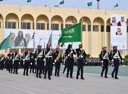 شاهد .. الشؤون الإسلامية توزع 4 أطنان من هدية خادم الحرمين الشريفين للتمور في الهند