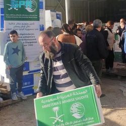 مركز الملك سلمان للإغاثة يدشن مشروع توزيع السلال الغذائية الرمضانية في مديرية عتق بمحافظة شبوة