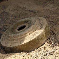 مركز الملك سلمان للإغاثة يواصل تنفيذ مشروع الإمداد المائي والإصحاح البيئي بمحافظة الحديدة اليمنية