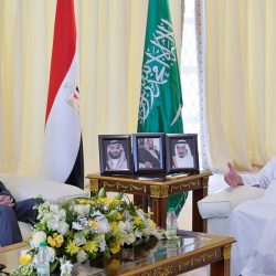 سمو أمير تبوك يلتقي مسؤولي المنطقة والأهالي