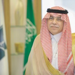أمير تبوك يواسي أبناء الشيخ علي عواد الحمري بوفاة والدهم