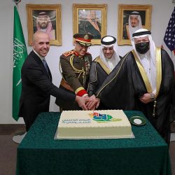 فلكية جدة: الليلة.. “القمر” يقترن بالثريا في سماء المملكة