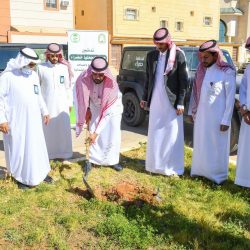  القوات الخاصة للأمن البيئي تضبط مخالفين لنظام البيئة لاستخدامهم حطبًا محليًا في أنشطة تجارية بمنطقة عسير