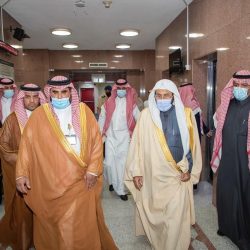 أمير تبوك يلتقي المشرف العام على مدارس الملك عبدالعزيز النموذجية بالمنطقة