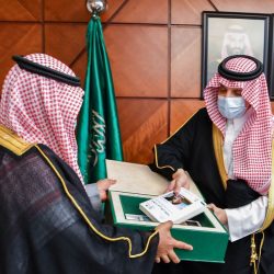 سمو أمير منطقة جازان يُكرم أصحاب الهمم من منسوبي الإمارة ..