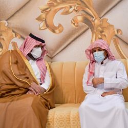 سمو الأمير محمد بن عبدالعزيز يطمئن على المصابين جراء سقوط مقذوف عسكري معاد بمحافظة صامطة ..