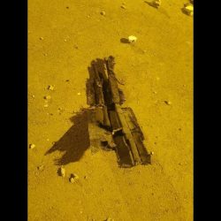 مقاطع فيديو وصور لبعض الأضرار المادية جراء المحاولة العدائية من قبل المليشيا الحوثية لاستهداف محطة الغاز بخميس مشيط.