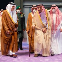 شرطة الرياض تلقى القبض على شخصين قاما بإطلاق نار في الهوا باحد شوارع الرياض