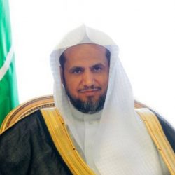 سمو أمير جازان يكرم الطالب البراق الفائز بجائزة حمدان بن راشد