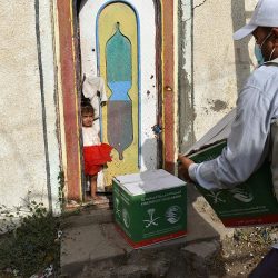 مركز الملك سلمان للإغاثة يوزع 300 سلة غذائية رمضانية في مدينة أبوجا بنيجيريا