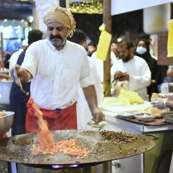 وزير “البيئة” يعلن بدء عمليات استمطار السحب