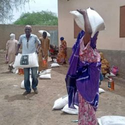 مركز الملك سلمان للإغاثة يواصل تنفيذ مشروع الإمداد المائي والإصحاح البيئي في الحديدة