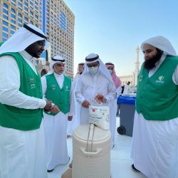 القوة الخاصة لأمن الطرق بمنطقة جازان تقبض على يمني ينقل 3 مخالفين لنظام أمن الحدود.