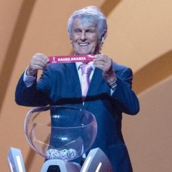 سمو أمير تبوك يواسي عضو مجلس المنطقة جمال الغريض في وفاة والده