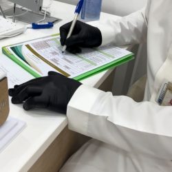 رئيس جامعة الملك خالد يشهد توقيع اتفاقية تعاون مع شركة الطاقة الذكية للخدمات التجارية