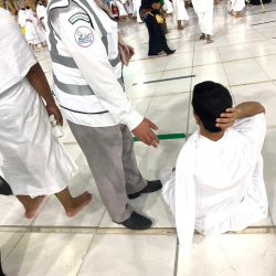 رئيس رابطة الهواة لكرة القدم في الأحساء ونائبه يتوجون بطل بطولة فريق العرين