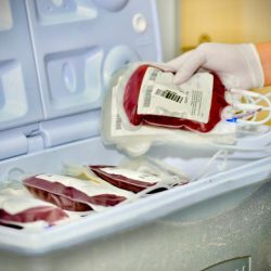 لاتنحني للناس