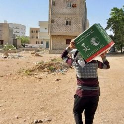 مركز الملك سلمان للإغاثة يُوزّع أكثر من 118 طنًا من السلال الغذائية الرمضانية في عدد من المديريات بتعز