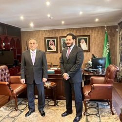 أمير تبوك يستقبل المواطنين في اللقاء الأسبوعي