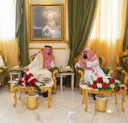 سمو أمير منطقة تبوك يستقبل المهنئين بعيد الفطر المبارك