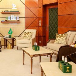 سمو أمير منطقة تبوك يستقبل وكلاء ومنسوبي الإمارة بمناسبة عيد الفطر المبارك