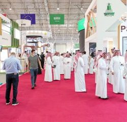 وفد من جامعة الحدود الشمالية يزور ثقافة وفنون الشمالية