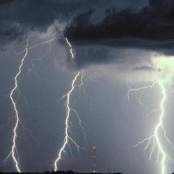 وزير التعليم يبحثُ مع وزير شؤون الأعمال والطاقة والإستراتيجية الصناعية البريطاني سبل تعزيز التعاون التعليمي