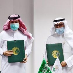 الويمني يناقش سبل تطوير العمل مع مدراء المكاتب والوحدات ويكرم الشعفي والأسمري