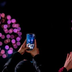 مواهب فنية يتفاعلون مع زوّار موسم جدة بفنون الموسيقى