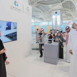 القوات الخاصة للأمن والحماية تضبط مخالفاً لنظام البيئة لنقله الرمال وتجريف التربة دون ترخيص في منطقة تبوك